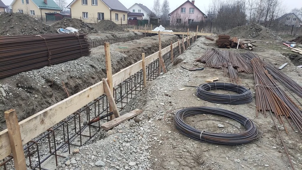 Ленточный фундамент коттеджа 12×10 м